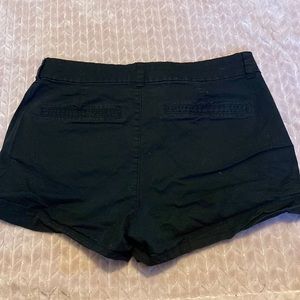 🌻Old Navy Mid-Rise Everyday Shorts🌻